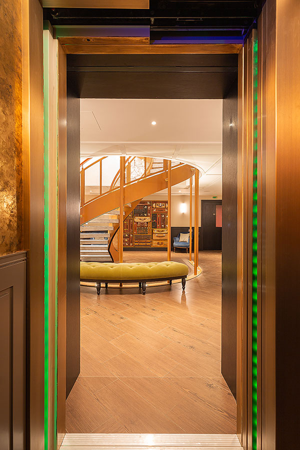 Hotel Garlick Hill cabinas interior ascensor