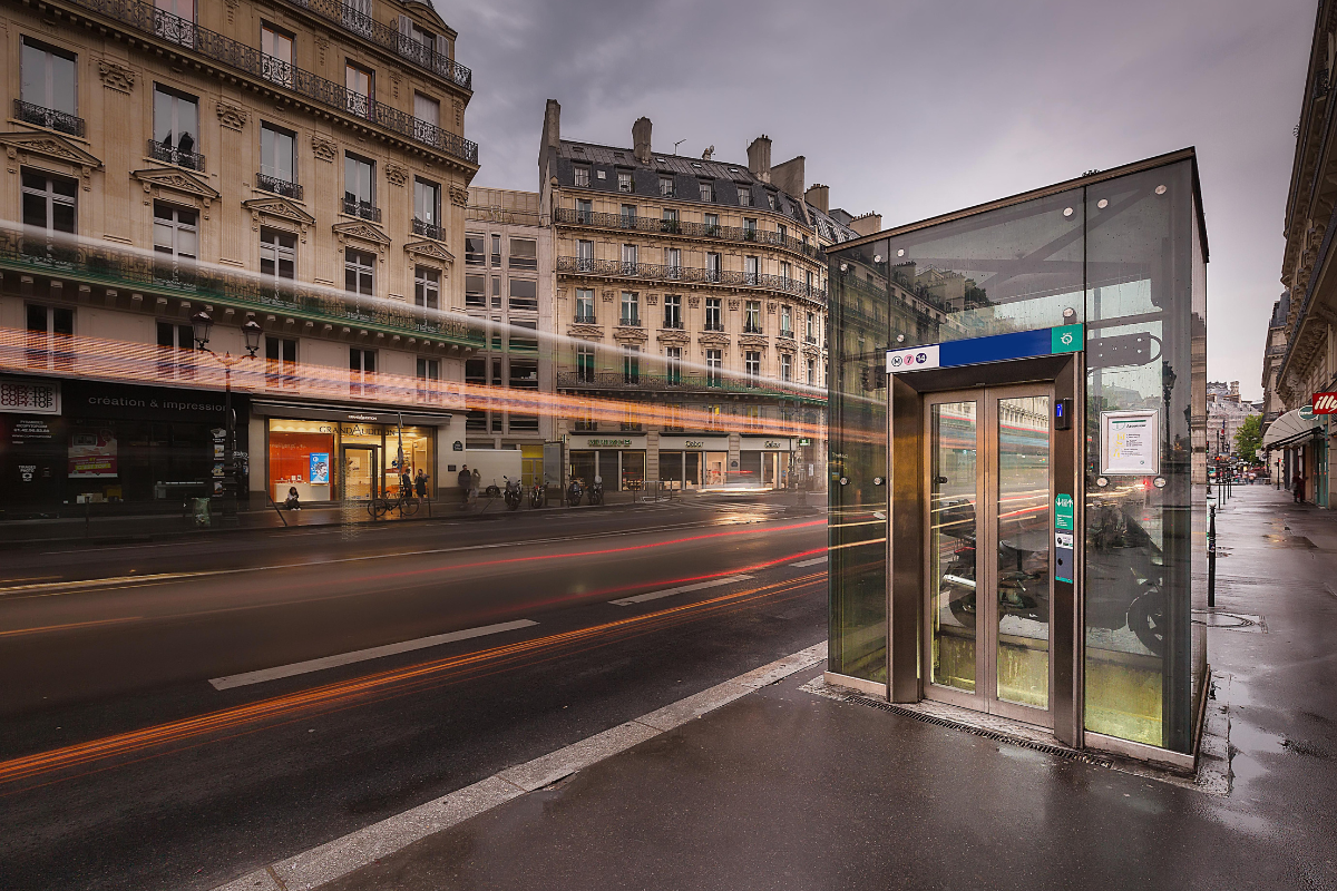 Estación Pyramides del Metro de París con ascensor IMEM