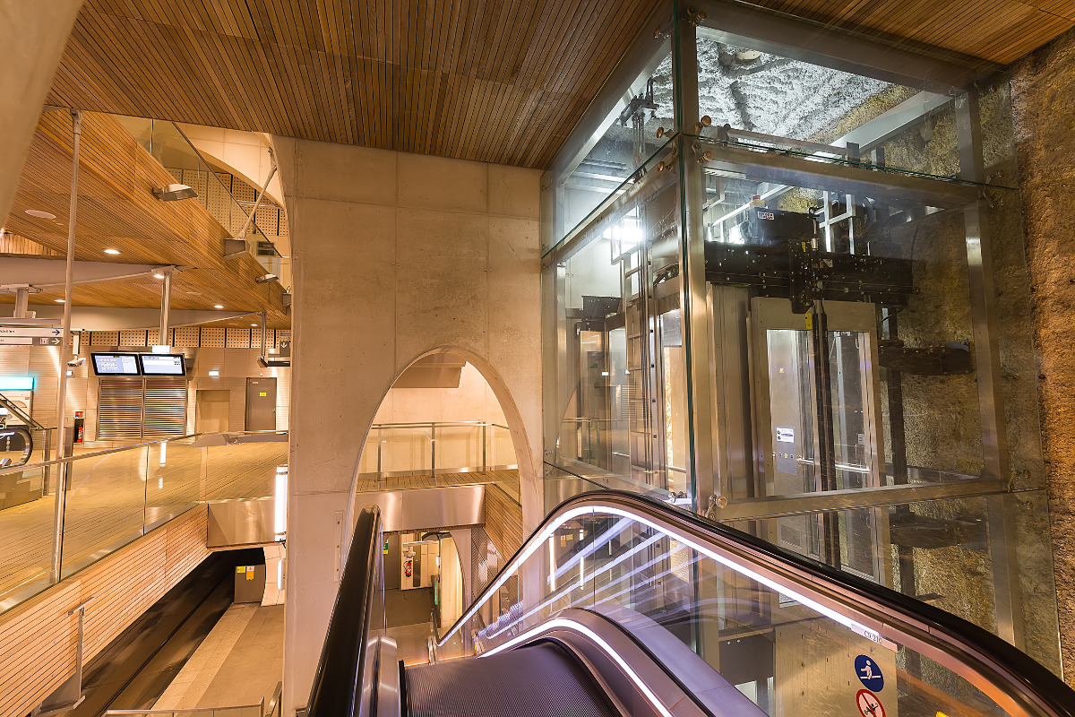 Ascensor IMEM en la estación Viroflay, París